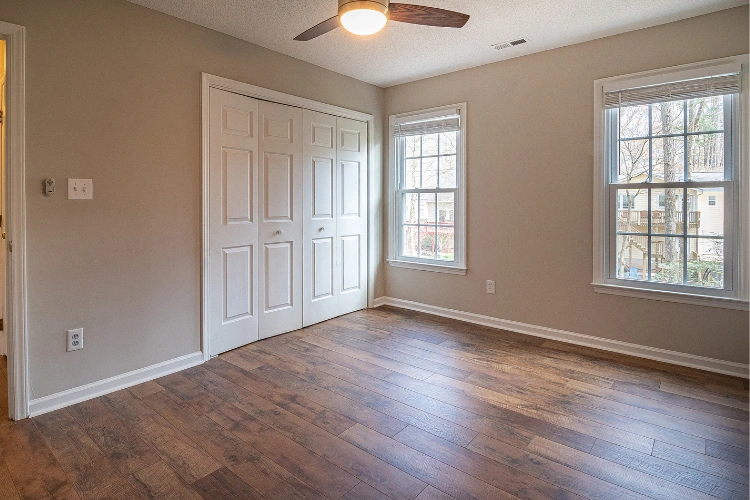 spacious-living-room-natural-light