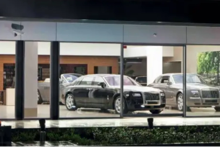 Luxury car showroom with Rolls-Royce vehicles.