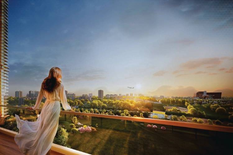 woman_balcony_sunset